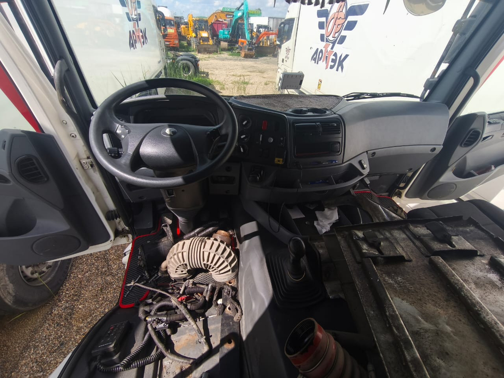 КамАЗ 5490 4x2 Седельный тягач 5490-DC (Дизель/Газ, 12,0 л, 401 л.с., МТ)
