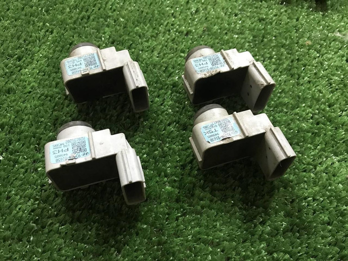 Парктроник Genesis G80 (2016-2020)