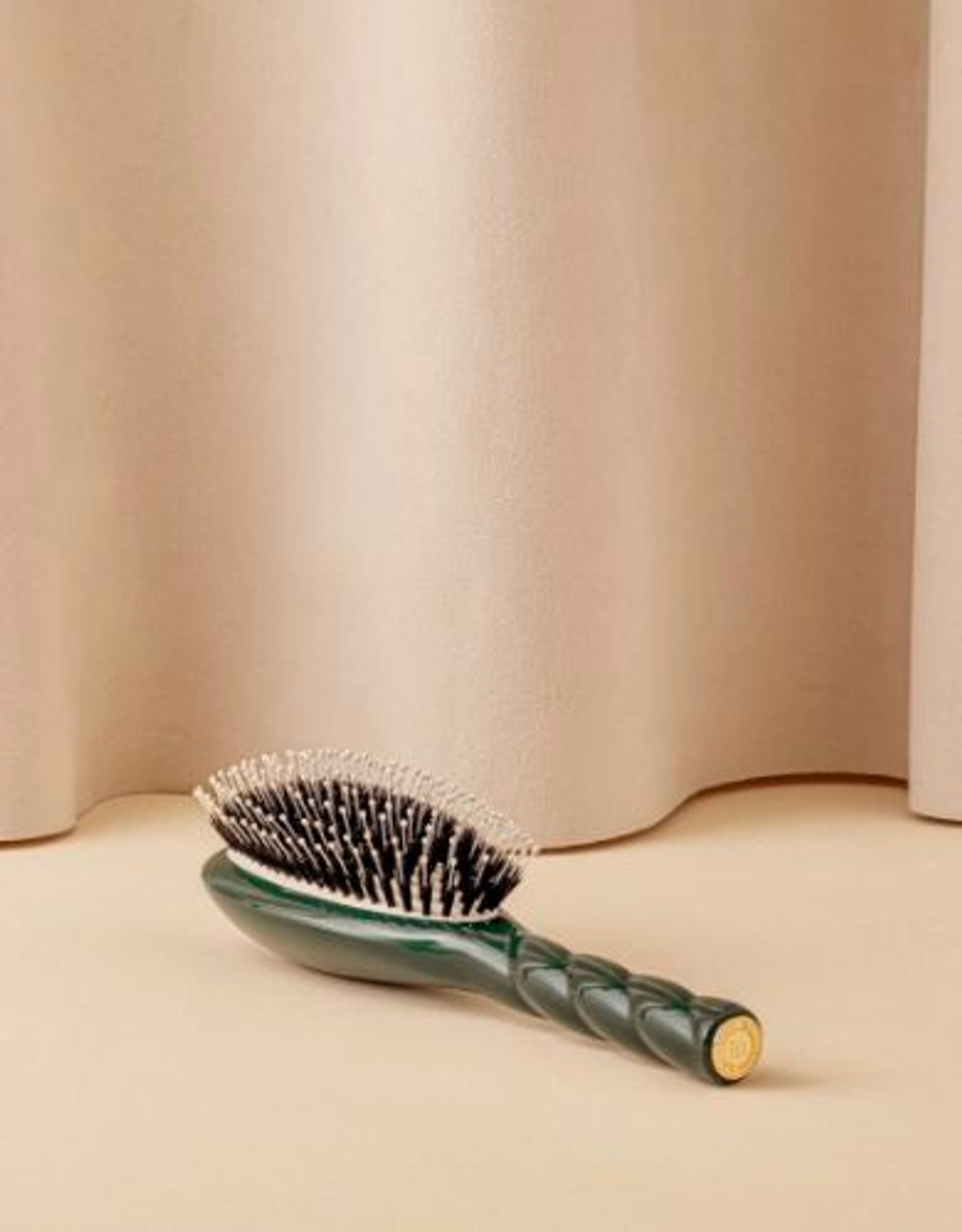 La Bonne Brosse Массажная расческа для волос N 03 Essential Sensitive Scalp Brush - Creamy White