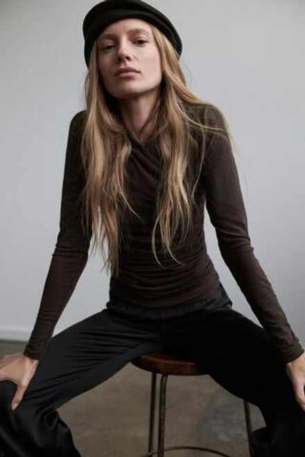 ZARA ФУТБОЛКА С БОКОВОЙ ДРАПИРОВКОЙ, ШОКОЛАДНЫЙ