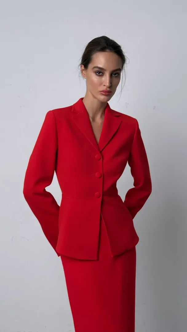 Жакет с воротником и баской