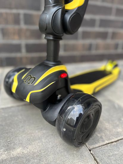 Самокат-беговел со светящимися колёсами 3 в 1 Scooter Micar Moby Black-Yellow