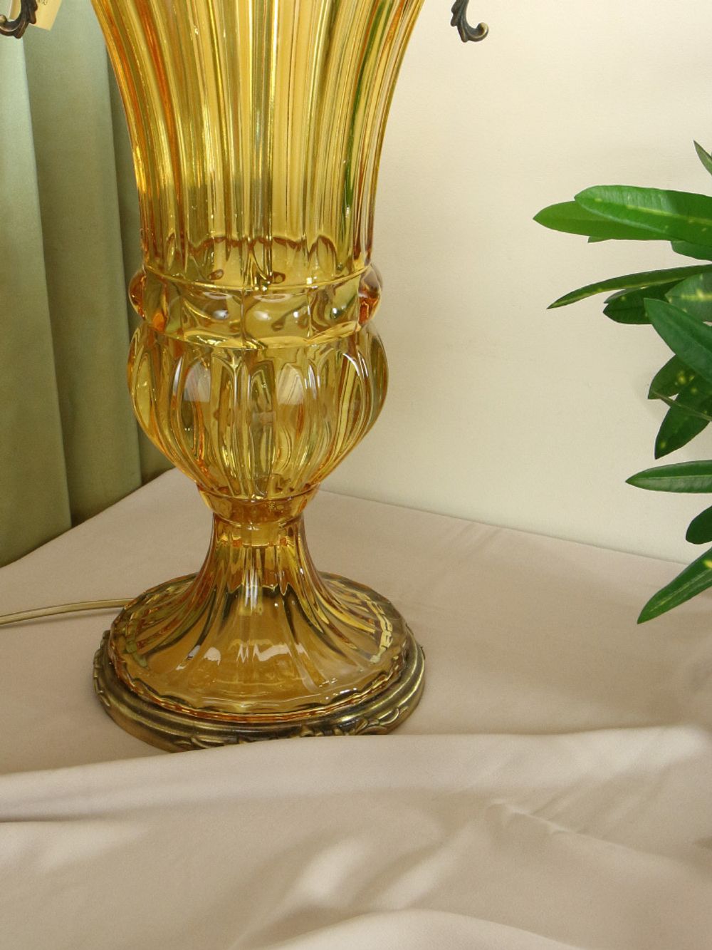 Olympus Brass Лампа настольная из венецианского стекла на бронзовом основании с абажуром