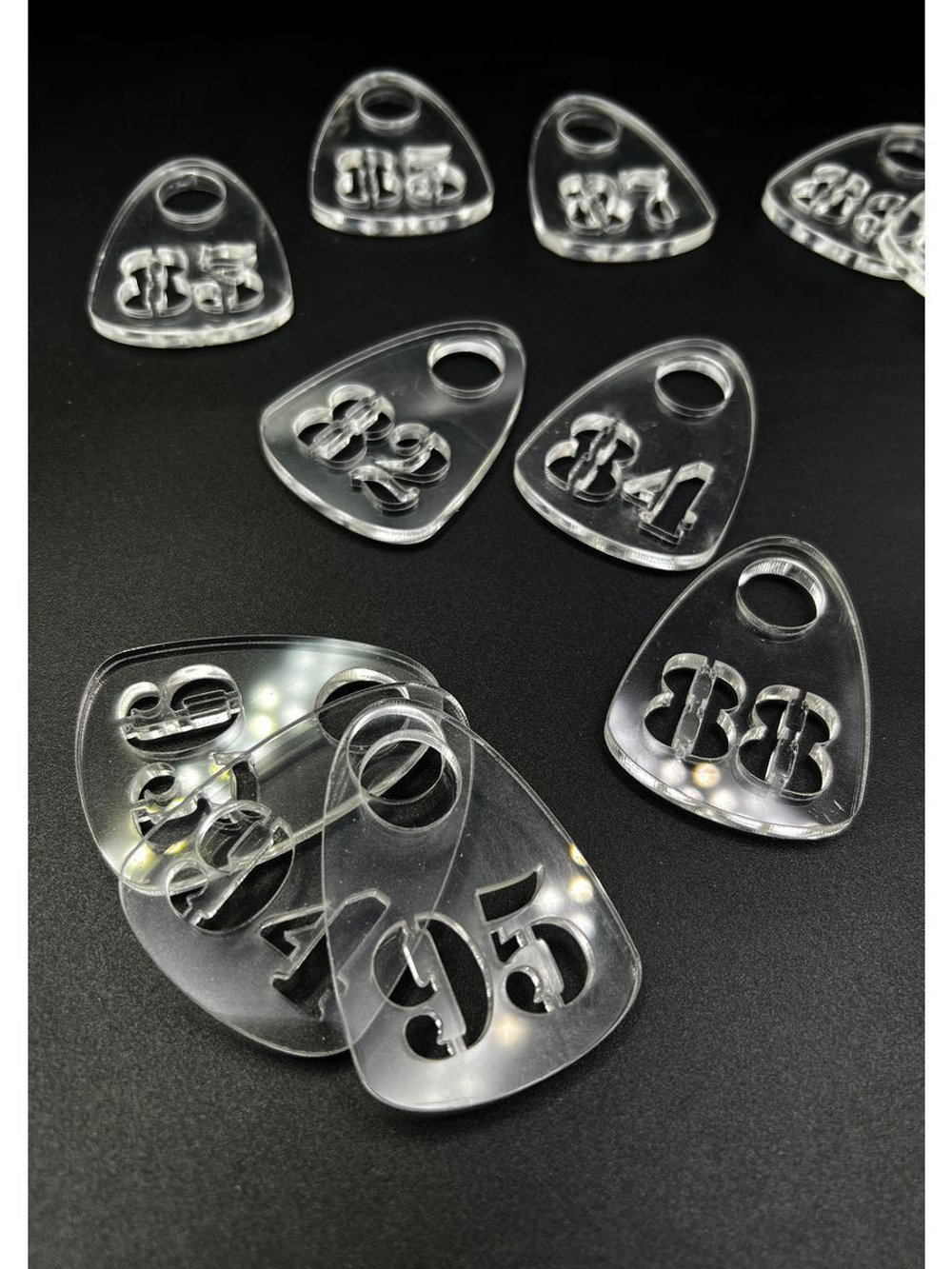 Номерки для гардероба прорезные 201-300