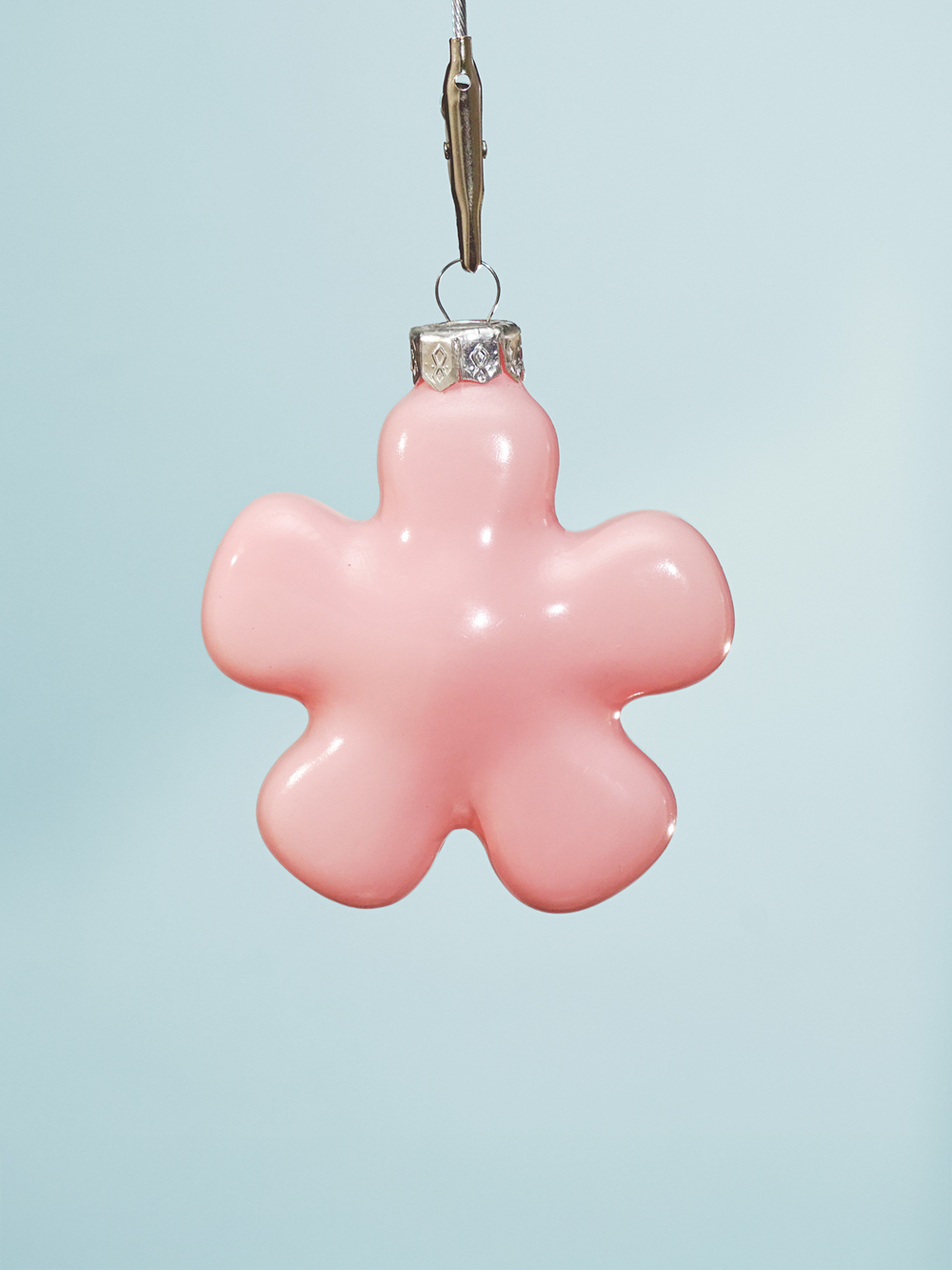 необычная яркая елочная игрушка