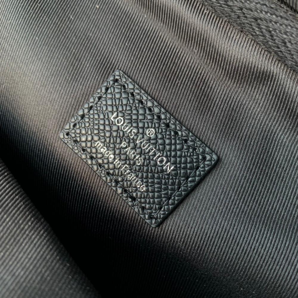Louis Vuitton Avenue Slingbag
