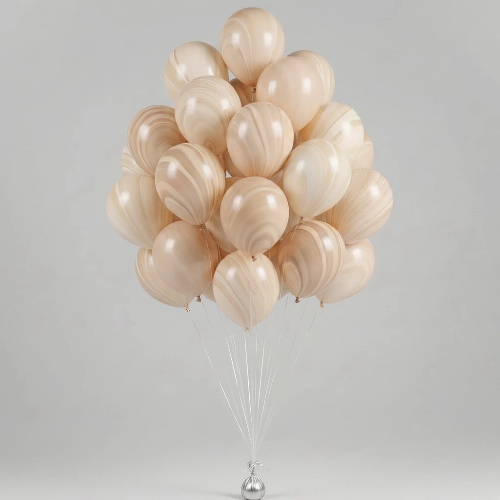 Фонтан из шаров наполненных гелием.