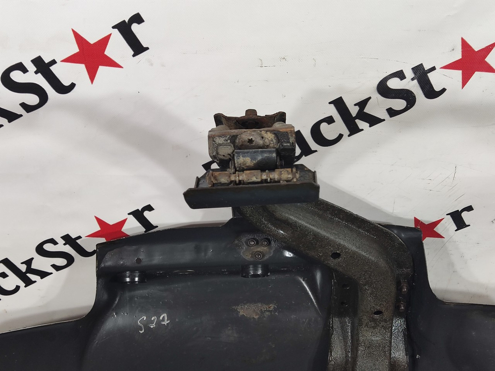 Подкрылок передний левый