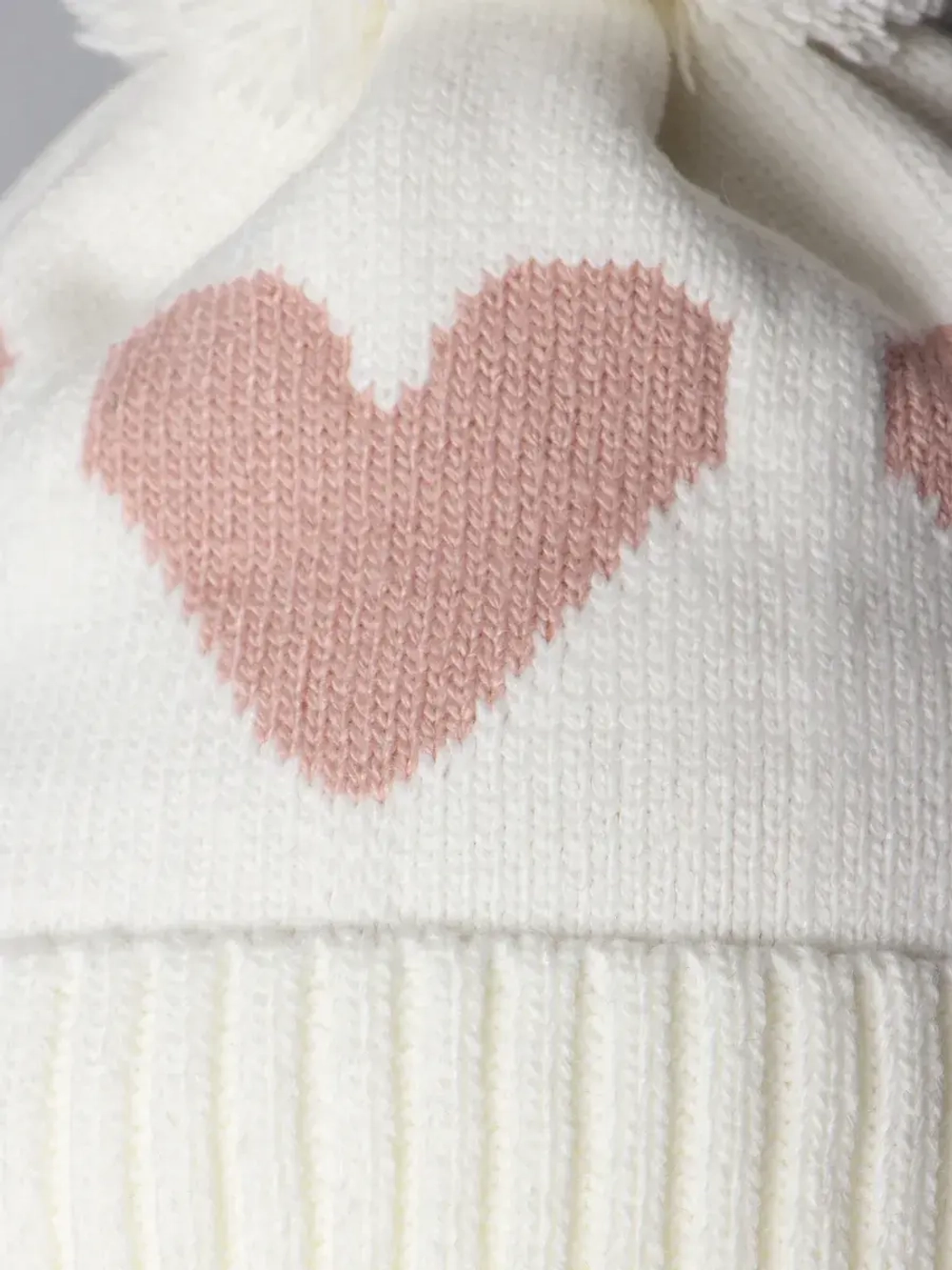 Шапка для девочки на осень с манишкой