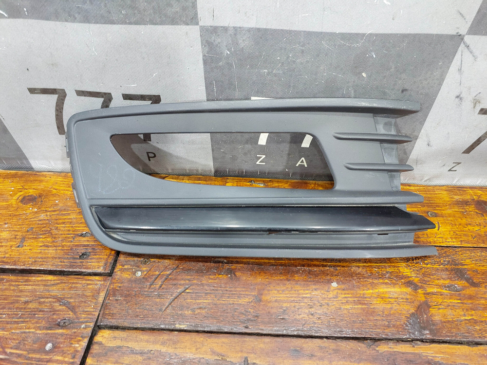 Накладка ПТФ передняя правая Volkswagen Polo 5 15-20 Б/У Оригинал 6RU853666F