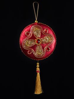 Елочная игрушка Медальон с кисточкой 13x20см ChristmasDeLuxe красный с золотом