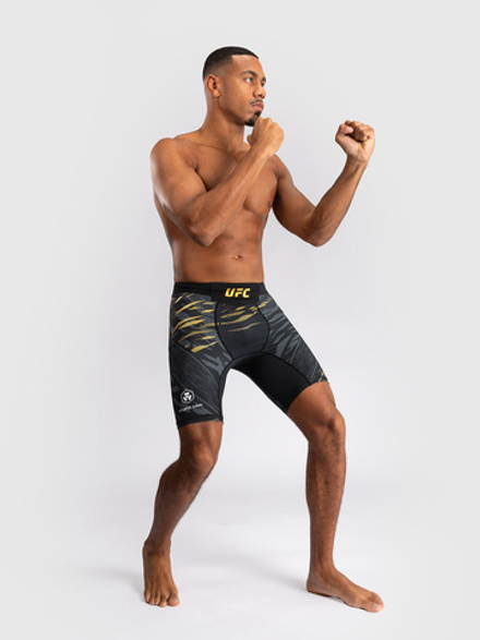 Компрессионные шорты UFC Fusion by Venum Authentic Fight Night Black/Gold