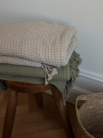 Плед из шерсти травянисто-зеленого цвета из коллекции essential, 130х180 см