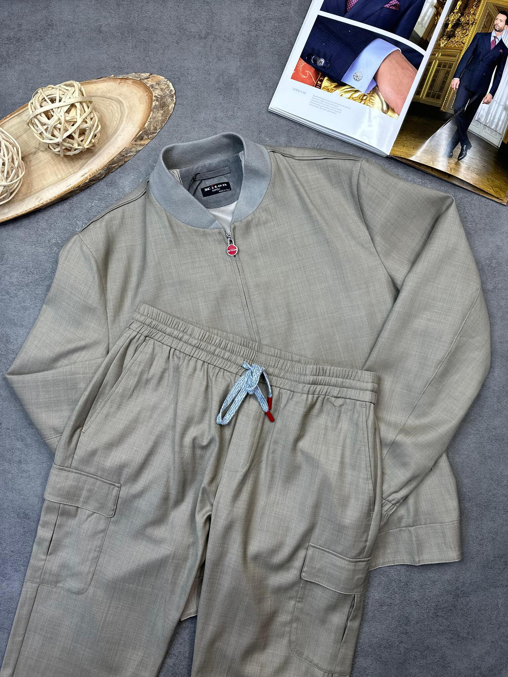 Мужской прогулочный костюм Kiton
