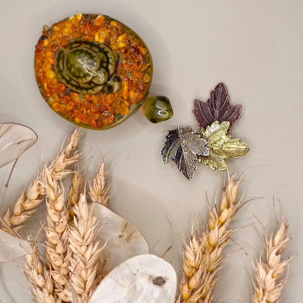 Брош "Капозиция из листьев клена"