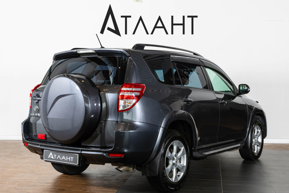 Toyota RAV4, 2011 год