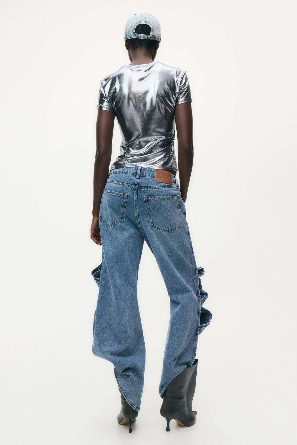 H&M - Glenn Martens Футболка с металлическим принтом, серебристый