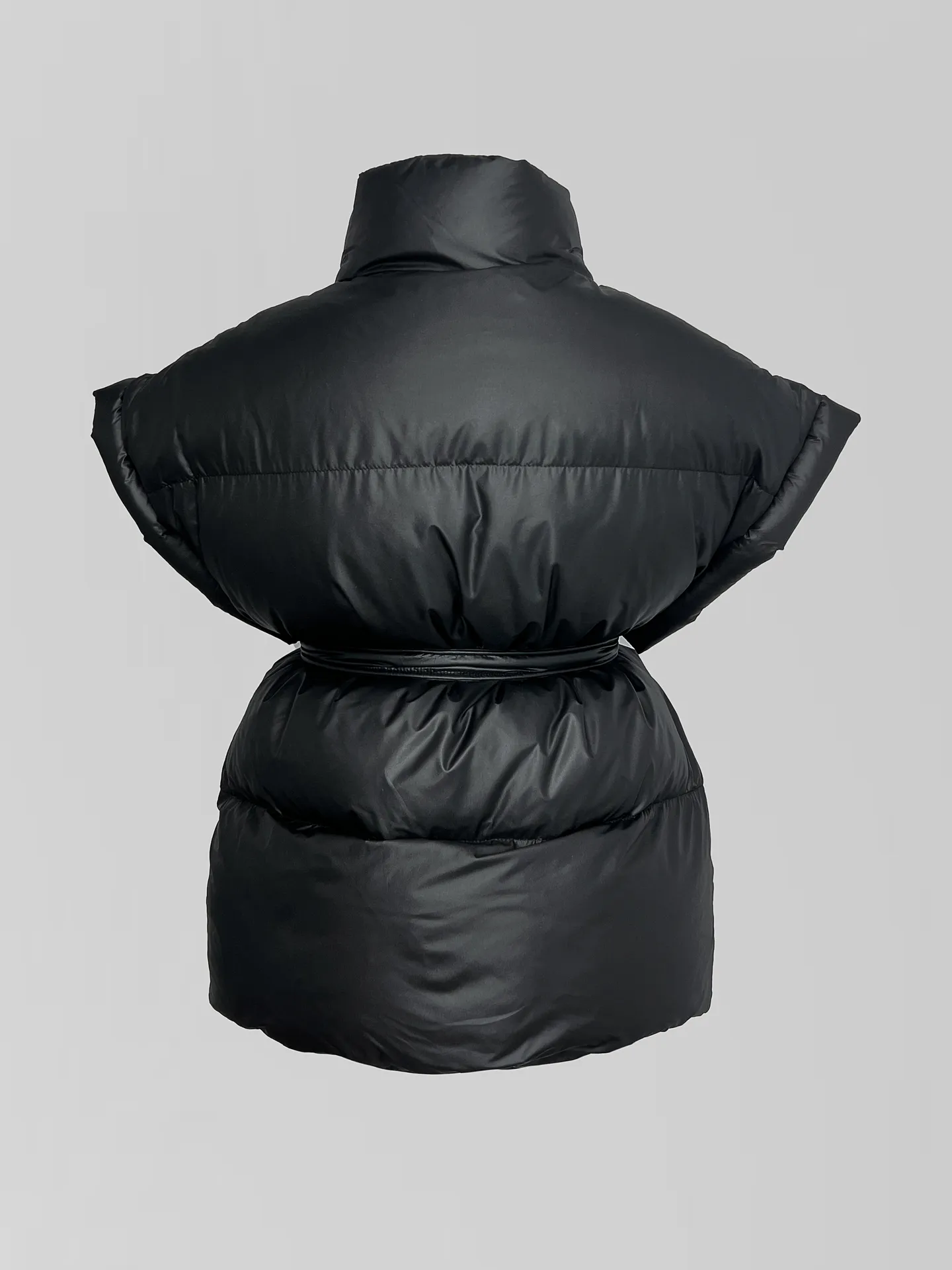 Жилетка Haiziyuan 8017 однотонная на молнии с поясом