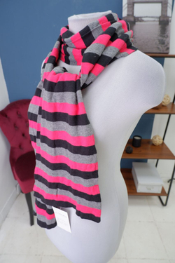 Шарф Soaked in Luxury  полосатый