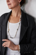 Браслет Твин 2 ряда белый и серый жемчуг Майорка и цепь ролло, оттенок золото