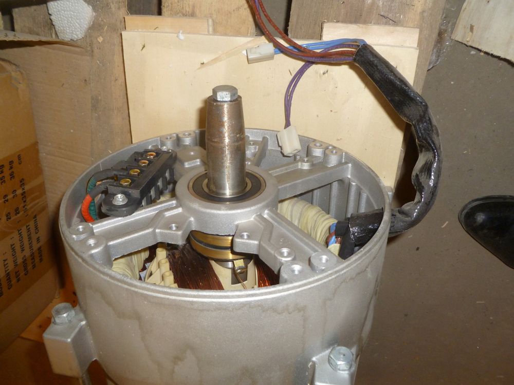 Генератор трехфазный синхронный (закрытое исполнение) SDG 10 000 (380V)