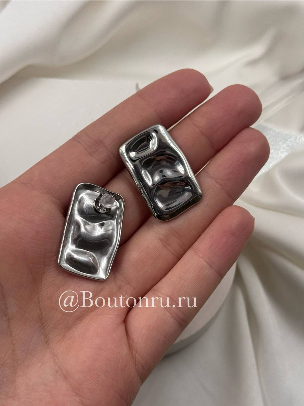 Серьги серебристые прямоугольные мятые