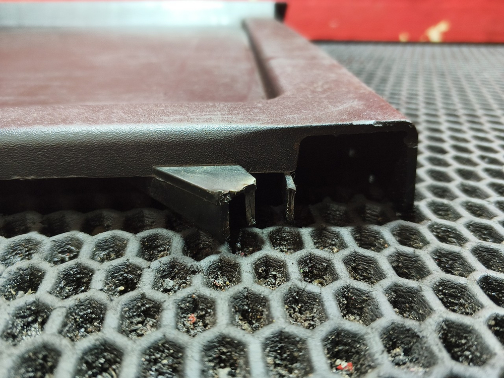 Полка панели приборов