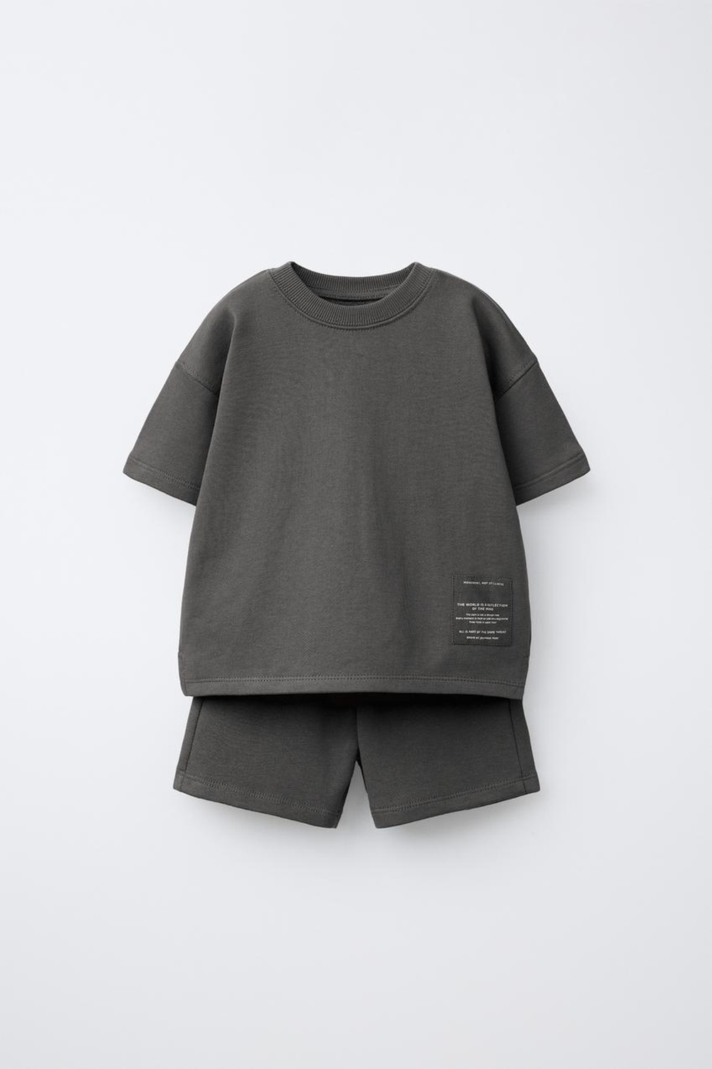 ZARA КОМПЛЕКТ ДЖОГГЕРЫ, ФУТБОЛКА И БЕРМУДЫ С НАШИВКОЙ, ЧЕРНЫЙ