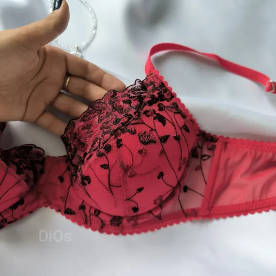 Вышивка на сетке темно-красная/черная 30 см