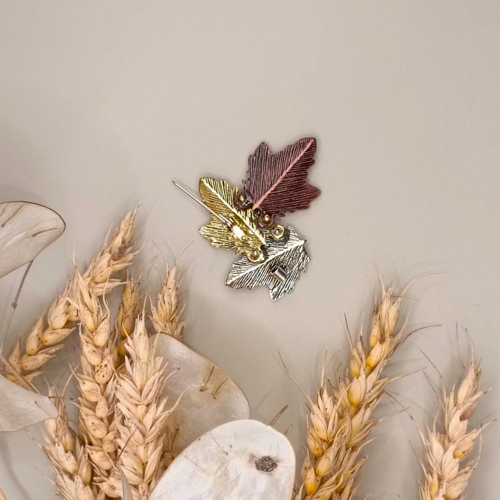 Брош "Капозиция из листьев клена"