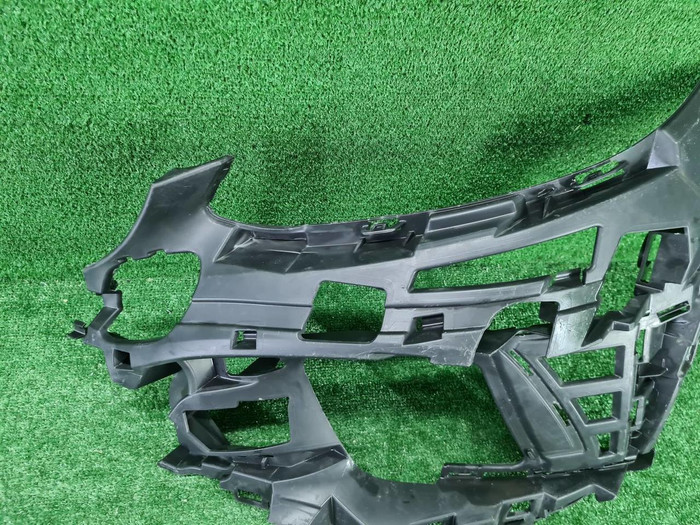 Кронштейн переднего бампера левый Mercedes C w205 (2018-2023) AMG