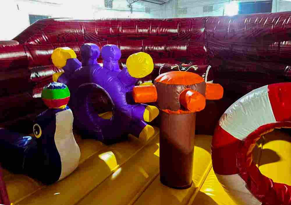 Большой надувной батут-горка “Пиратский корабль” 10*5*6 м