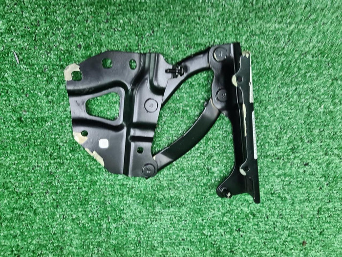 Петля капота левая Lixiang L7 (2022-н.в.)