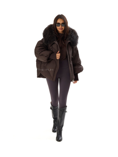 Объемный шоколадный пуховик с трикотажными манжетами