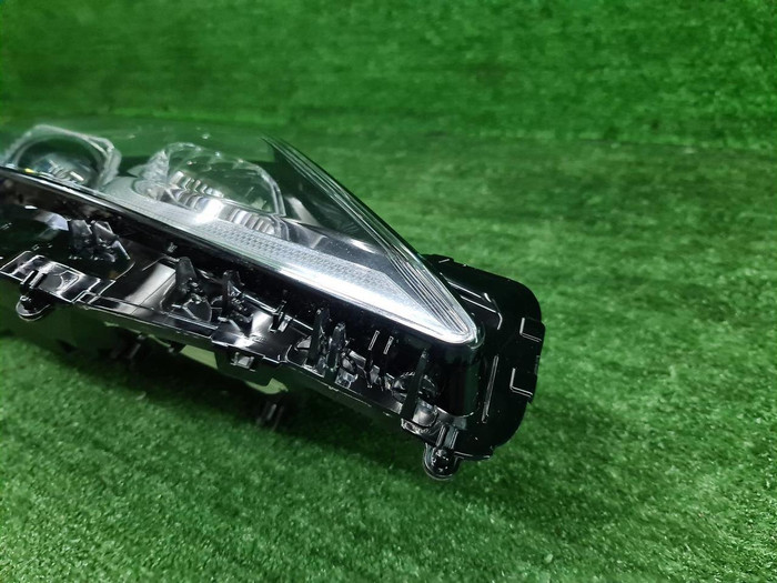 Фара правая Toyota Camry xv70 (2017-н.в.) LED
