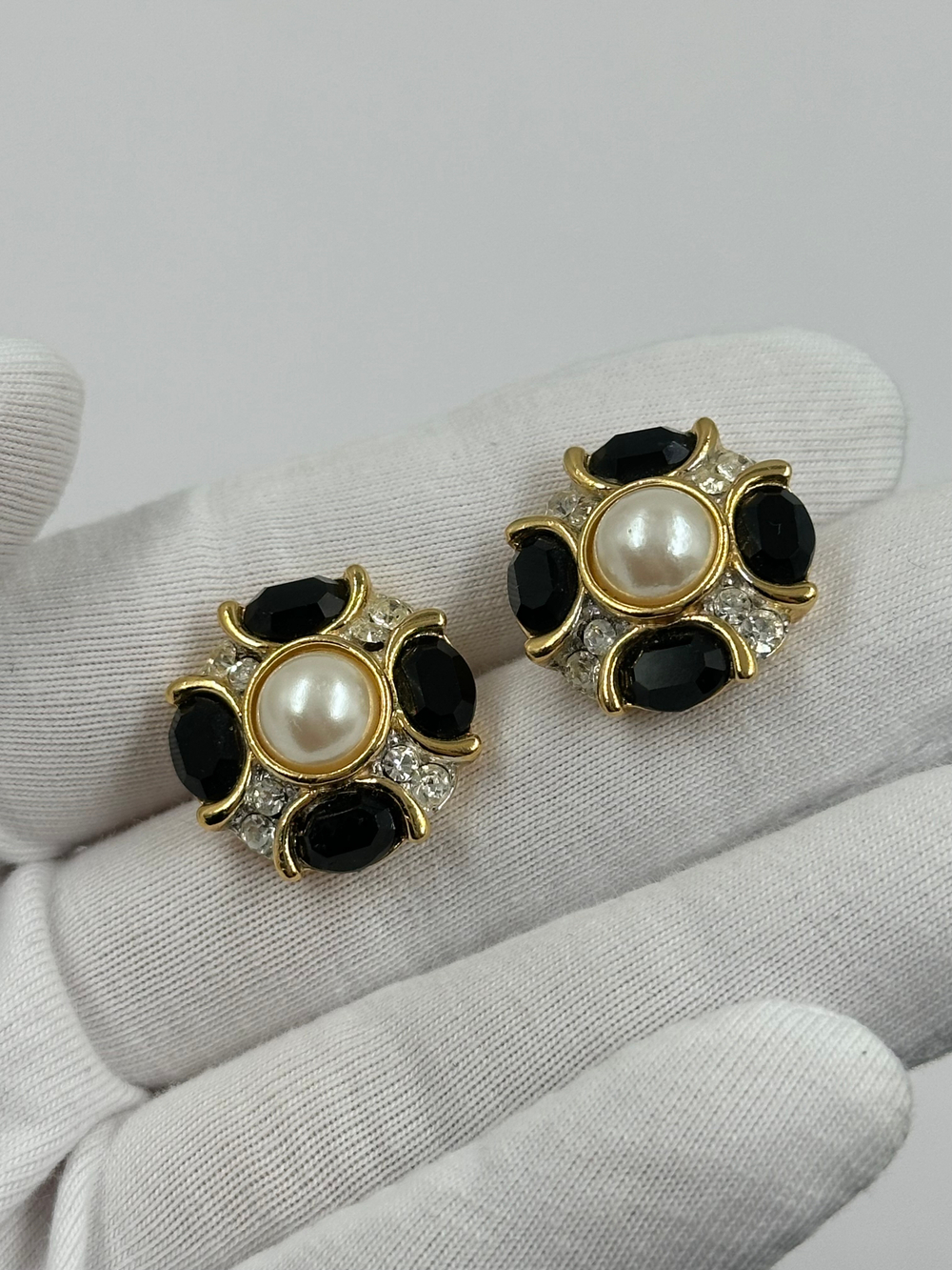 Серьги с чёрными кристаллами и «жемчугом»