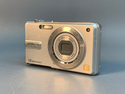 Panasonic Lumix DMC-F3 Отсутствует задняя крышка