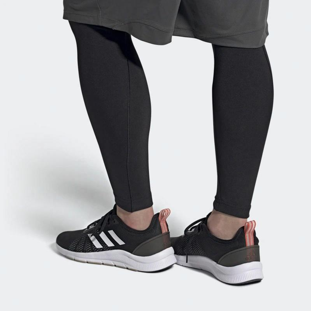 Кроссовки Adidas Asweetrain