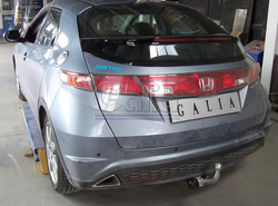 Оцинкованный фаркоп на Honda Civic хетчбек 5 дверей 2006-2012, 2 выхлопные трубы (без электрики), Galia H082C