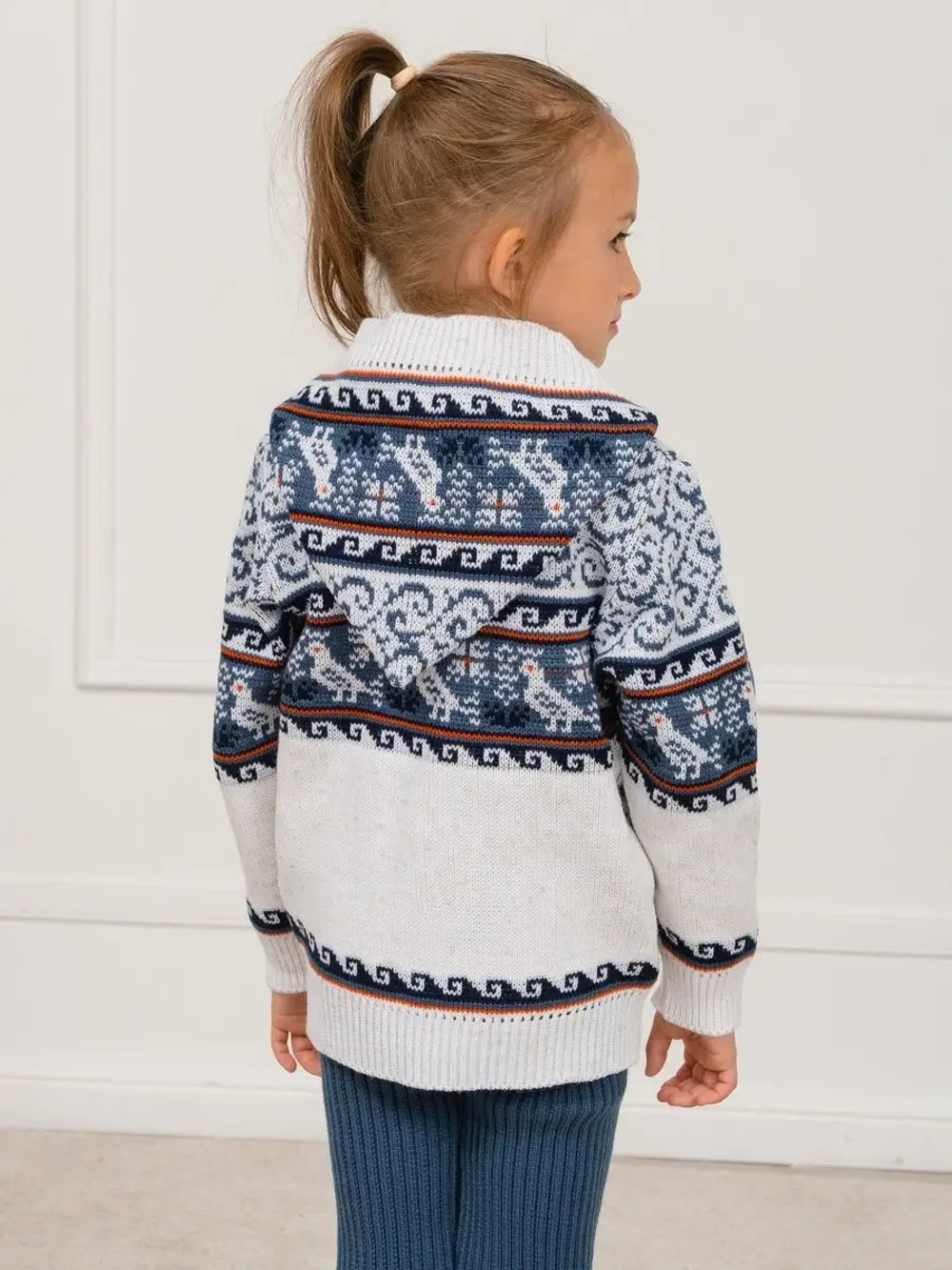 Кофта вязаная с капюшоном