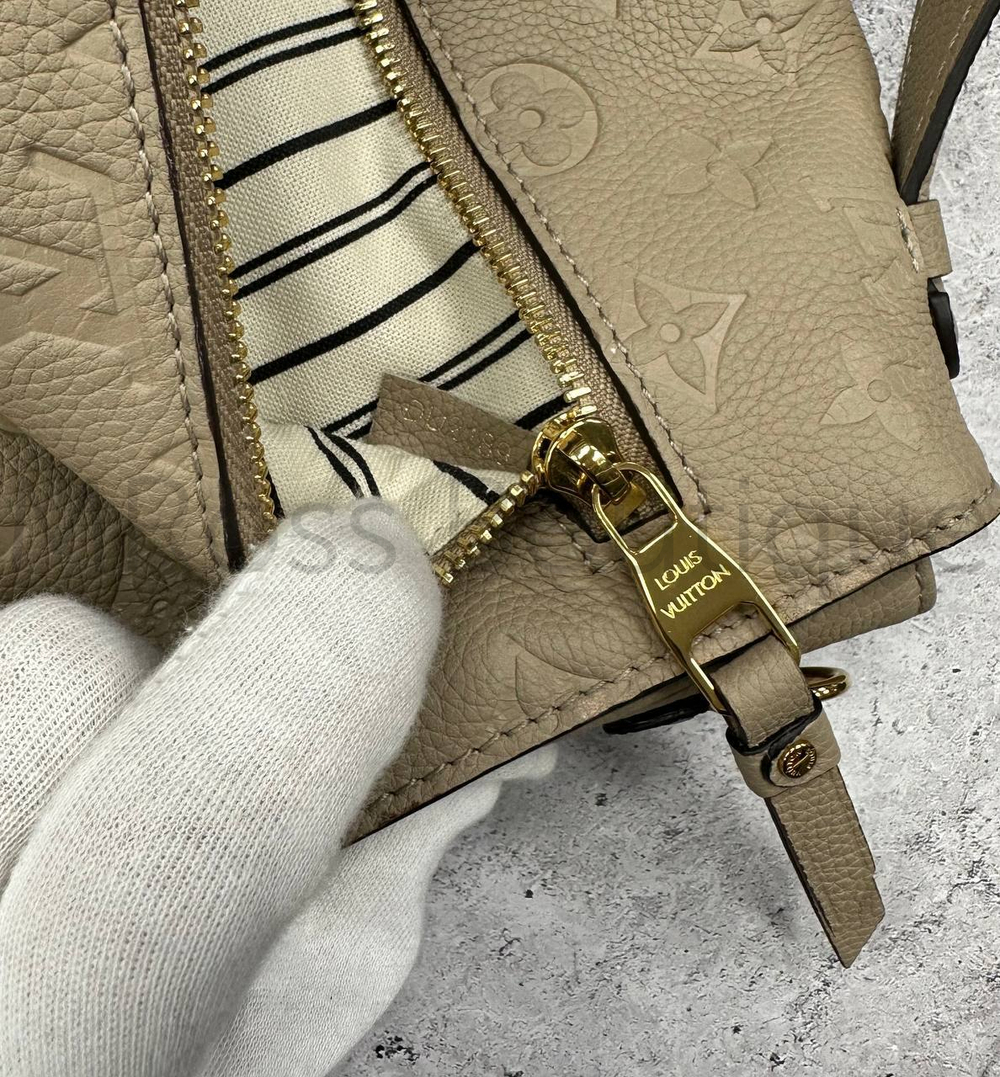 Бежевая кожаная сумка Pochette Metis Louis Vuitton