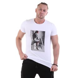 Мужская футболка с круглым вырезом белая с принтом Sesmik O001