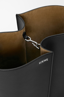 Loewe Средняя сумка-ведро Bilbao из гладкой телячьей кожи, черный