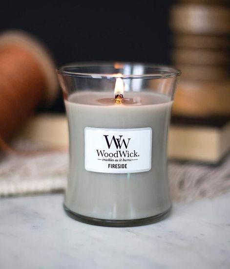 У камина, ароматическая свеча, WoodWick