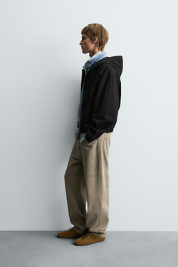 ZARA КУРТКА С КАПЮШОНОМ ИЗ ТКАНИ С ЭФФЕКТОМ ПОТЕРТОСТИ, ЧЕРНЫЙ