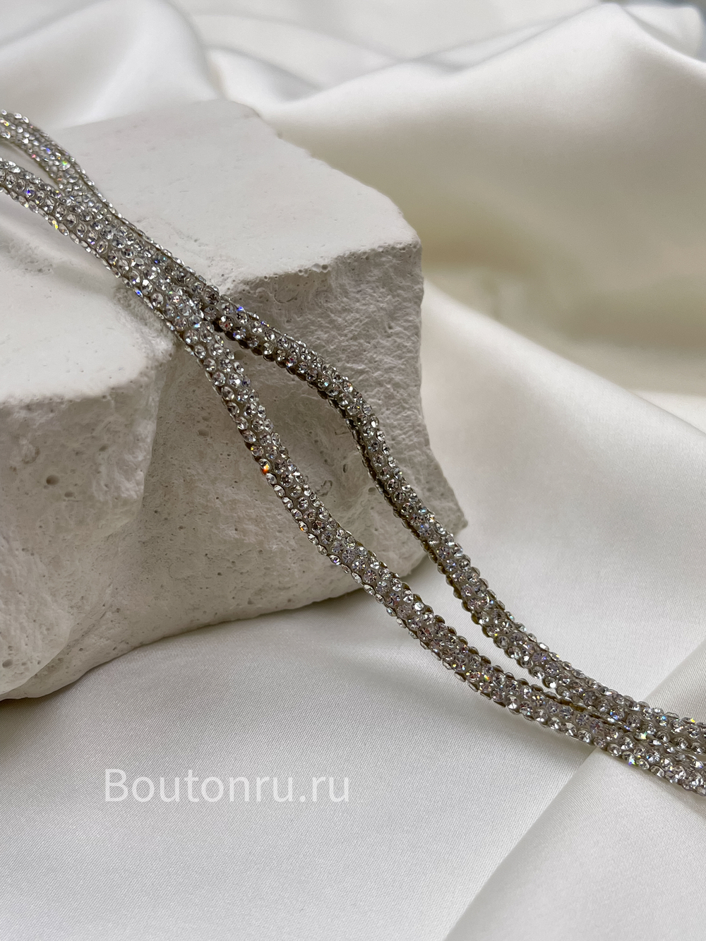 Шнур декоративный со стразами