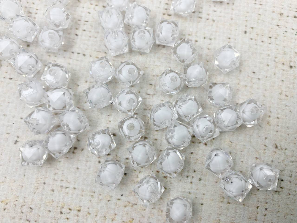 Бусины пришивные граненые акриловые, d 10 мм, белый