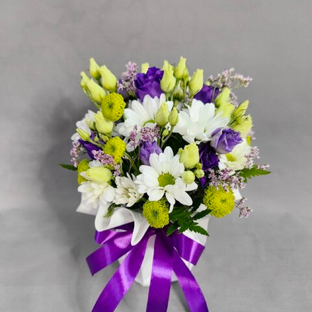 Композиция из эустом и кустовых хризантем