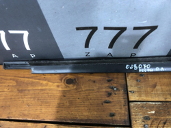 Уплотнитель двери передней левой Lada Vesta 15-нв Б/У Оригинал