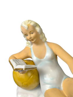 Фарфоровая статуэтка "Пляжница" Wagner & Apel